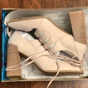 New Anthropologie Seychelles Lace-Up Boots